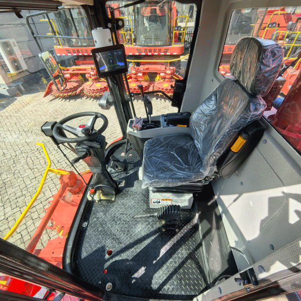 Colheitadeira de forragem autopropelida 4QZ‑2600 de alta qualidade, quatro rolos, alimentação horizontal, 320Hp, diesel, TDP, muito vendida para fazenda
